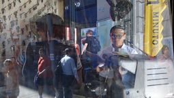 ESTRENOS| Hay que trabajar igual: Dos documentales en torno a Piñera para ver este 1 de mayo