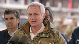Presidente Kast con chaqueta militar / Crédito: Publimicro.cl