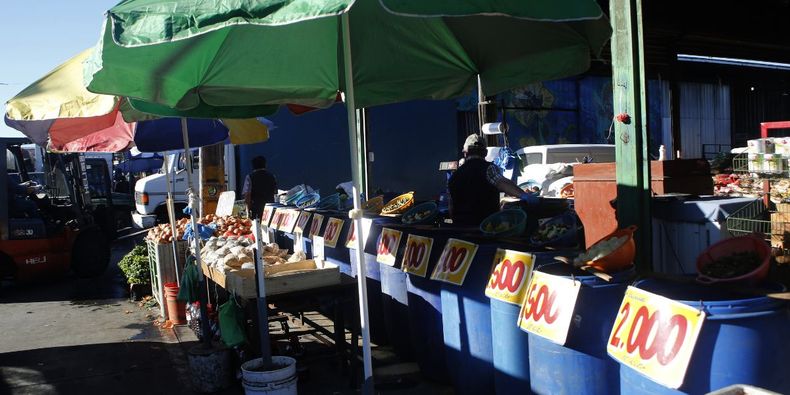 Corte de Apelaciones ordena restituir acceso a puesto en la Vega Monumental / Agencia Uno