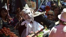 Guillermo Moscoso, artista visual: “Elijo la performance como una herramienta política para decir desde el cuerpo