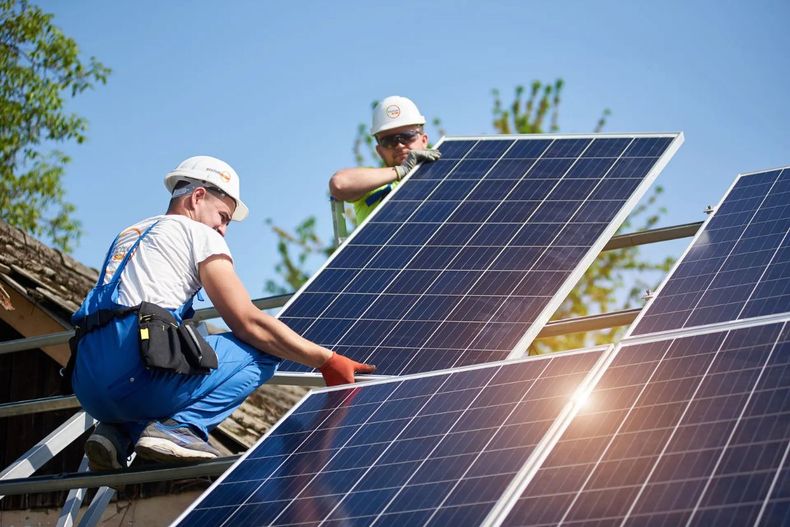 Más energía solar. Con la transición energética la demanda global de electricidad crecerá un 69% hacia 2050, impulsada por centros de datos y electromovilidad.