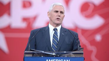 El vicepresidente de Donald Trump usó correo privado cuando era gobernador de Indiana