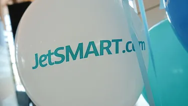 El Desconcierto | piloto que renuncio a jetsmart pierde batalla judicial por deuda de 10 millones por capacitacion  debe reembolsarlos.webp