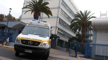 Urgenciólogo por alza casos de bacteria asesina: “Estamos ante una tormenta perfecta”