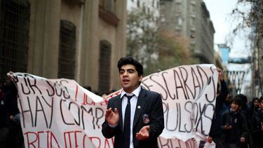 Qué se lee: Rodrigo Pérez, Instituto Nacional, leer a Lemebel en tiempos de movilizaciones
