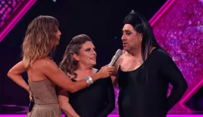 25275 detras muro baile.webp