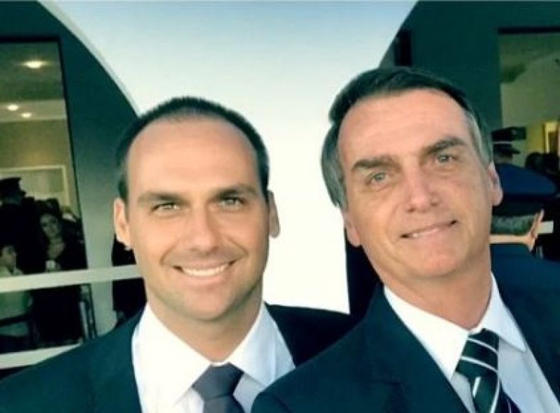 bolsonaro padre hijo.jpg