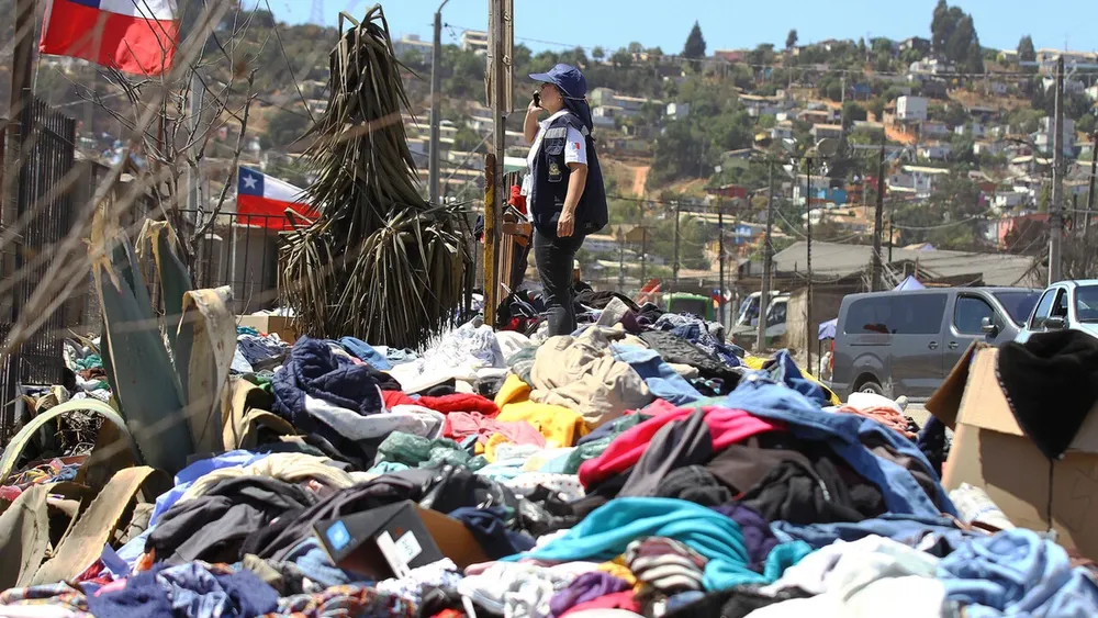 Chile loco por la ropa usada: Es el sexto país que más la importa pero 60% o más termina en la basura