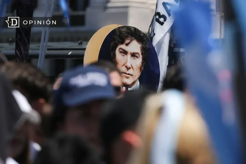 19845 foto de una imagen de milei en una marcha.webp