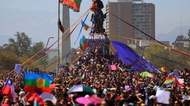 De Chile a la región: Hasta que la dignidad se haga costumbre, el mantra que une a Latinoamérica