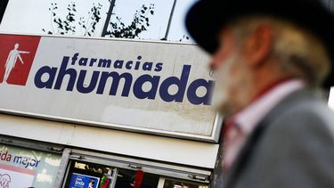 REDES| Se siguen riendo en nuestra cara: Critican que Farmacias Ahumada se haya adjudicado licitación de Fonasa