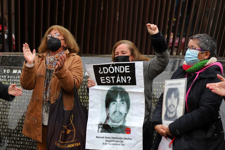 encuentran 89 cajas con osamentas de detenidos desaparecidos en la universidad de chile.jpg