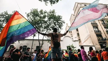 Al estilo antiderechos de Trump: Milei prohibe tratamientos de cambio de género en menores de 18