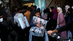 Sólo 5 camiones pese a tres meses de bloqueo: Israel permite ayuda a Franja de Gaza con cuentagotas