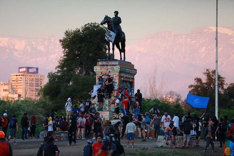 Plaza Dignidad 12 de octubre de 2020.jpg