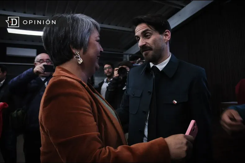18214 jeannette jara y gonzalo winter conversando.webp