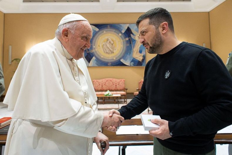 Pope and Zelensky.jpeg