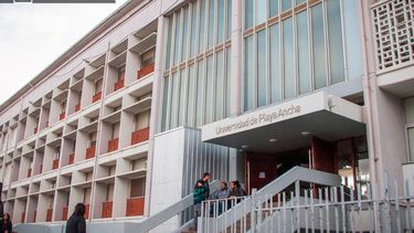 El Desconcierto | 8827 frontis de la universidad de playa ancha.jpg