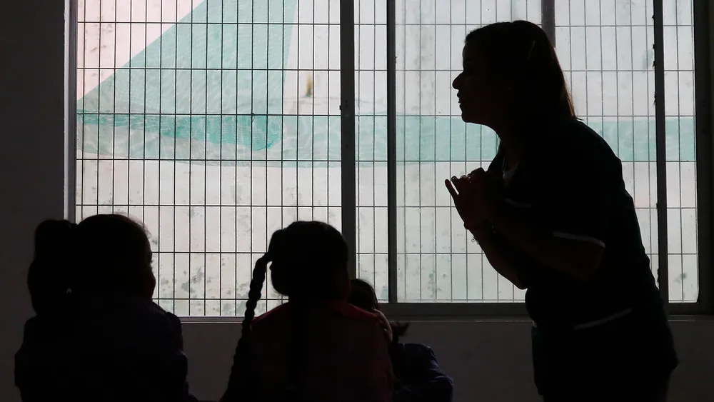 Colegio deberá pagar $3 millones a psicóloga tras comentarios de su jefe: Tiene un sueldo hiperinflado y no hace ni la mitad