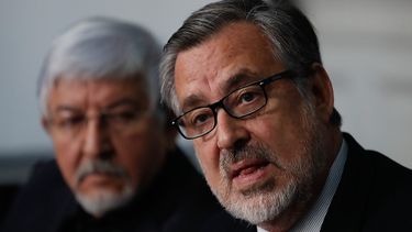 Alejandro Guillier emplaza a Piñera por listas de espera: Le debe una explicación al país