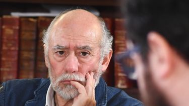 Senador Flores emplaza a isapres a pagar y advierte: Esta gente creo que raya en el delito