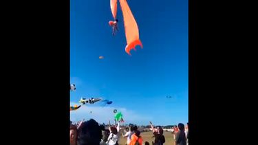 Pánico en China: Niña de sólo tres años sale volando por los aires con una cometa