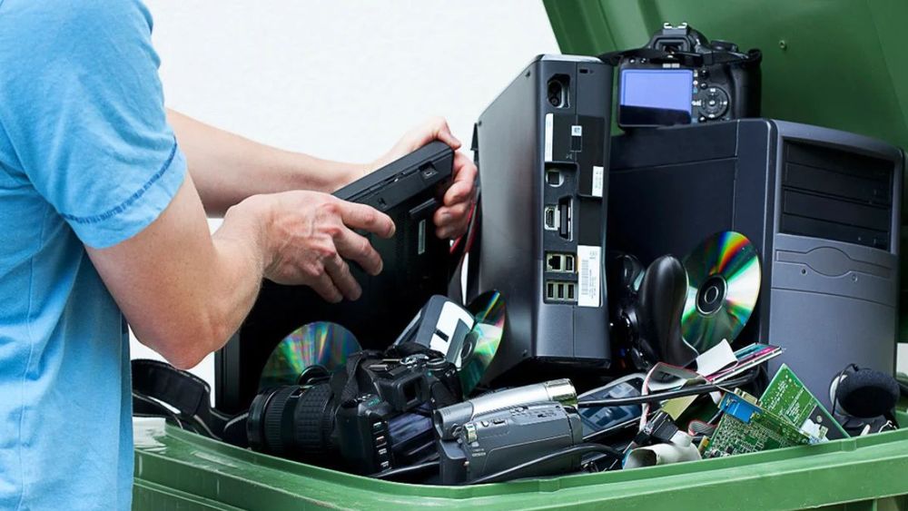 El sistema impulsado por la CCS y la ASCC busca ordenar el reciclaje de aparatos eléctricos y pilas bajo la Ley REP. Maricel Oñate, de Electrónica Circular, valora el avance, pero advierte falta de trazabilidad en algunos puntos de recepción.