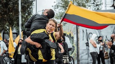 Protestas en Colombia contra impuestos dejan dos muertos, heridos y detenidos