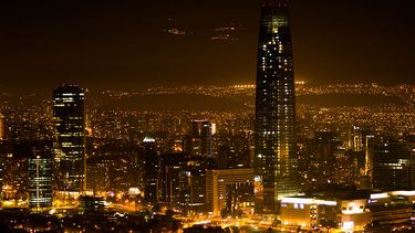 El Desconcierto | 800px Santiago_nocturno_2013.jpg