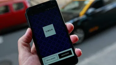 Chofer de Uber encontró vale vista por casi $300 millones y no lo devolvió: querellado e inubicable