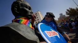 Las banderas del arcoíris pintadas con orgullosos e imborrables colores antiimperialistas