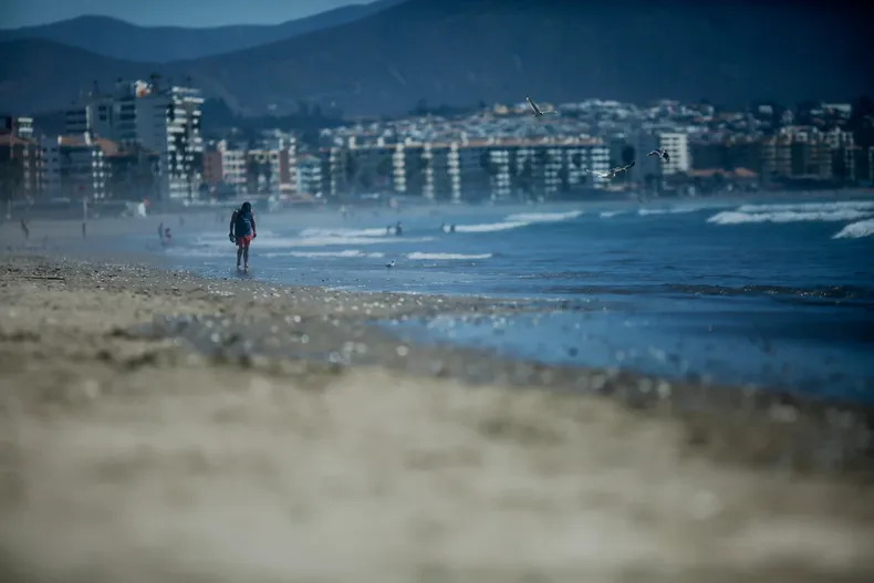 para evitar bloqueos a playas rios y lagos camara aprueba proyecto que faculta a juzgados de policia local a reabrir accesos.webp