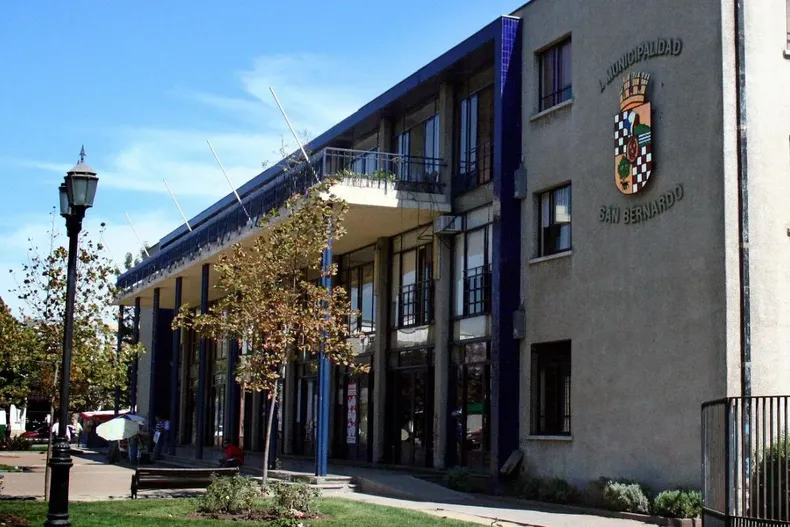 vecino de san bernardo fue a tribunales por ruco junto a paradero corte ordena a municipio retirarlo por generarle temor y estres.webp