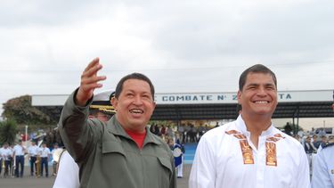 El tuit de Rafael Correa donde se compara con Hugo Chávez tras derrota en consulta popular en Ecuador