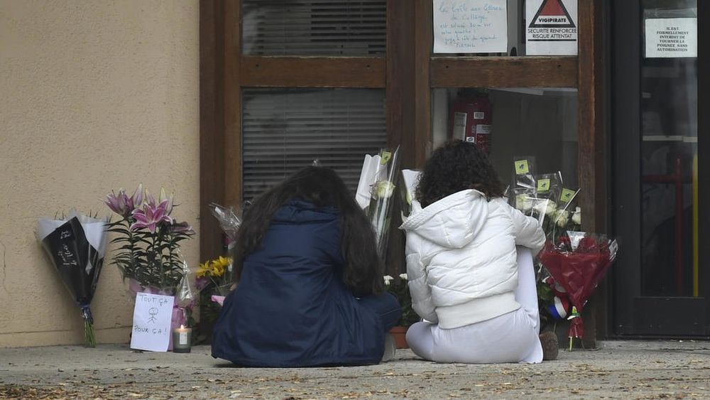 Nueve detenidos tras brutal decapitación de profesor en plena calle en Francia