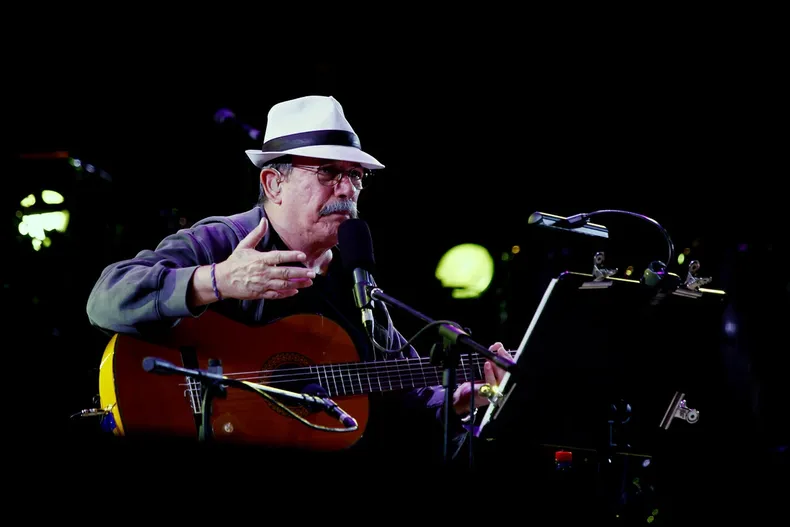 14371 silvio en chile.webp