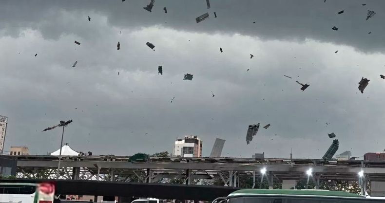 Imágenes del tornado en Estación Central en medio de la tormenta severa histórica