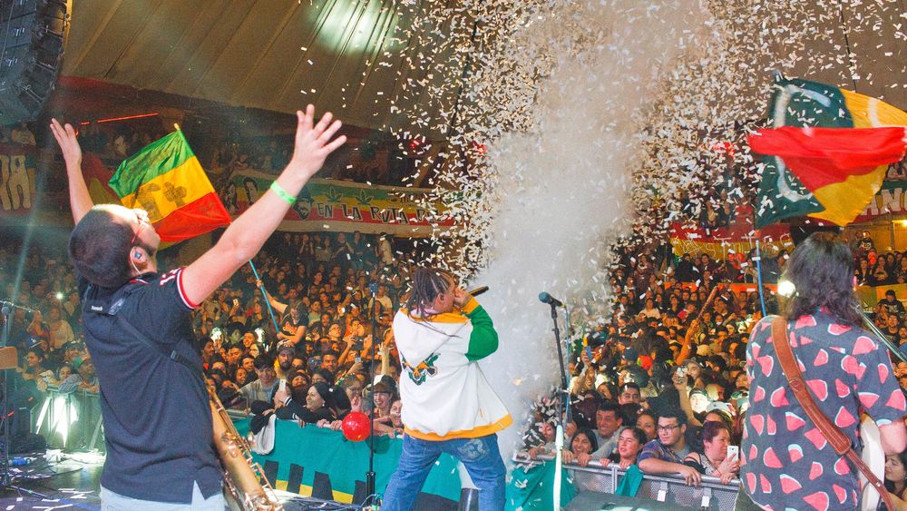 Santaferia celebra 12 años con cover de Neil Diamond y concierto especial en el Caupolicán