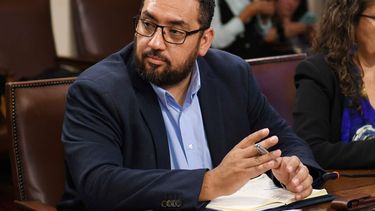 Compleja jornada para Cataldo: UDI pidió su renuncia y apoderada lo increpó en plena comisión