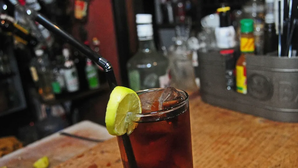 Tomarán, pero medidas: Las comunas que restringirán el consumo del alcohol para Año Nuevo