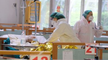 Italia impone toque de queda en dos grandes regiones para frenar al COVID-19