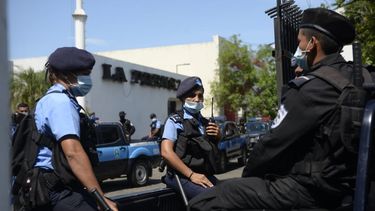 Diario La Prensa de Nicaragua denuncia ocupación policial de sus instalaciones