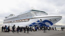Coronavirus: Aerolínea canadiense negó viaje a pareja chilena que estuvo en crucero en cuarentena