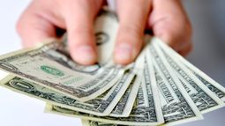 Ecuatorianos votan inédito plebiscito para prohibir que funcionarios públicos usen paraísos fiscales