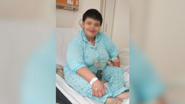 Madre busca ayuda para conseguir un concentrador de oxígeno para su hija de 13 años con enfermedad terminal