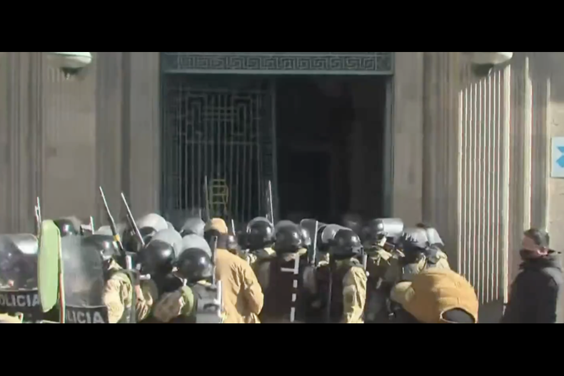 tensa jornada en bolivia militares no lograron tomar el poder y acusan autogolpe de arce.png
