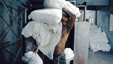 DocsBarcelona del Mes presenta Machines, un potente documental que aborda la explotación laboral en India