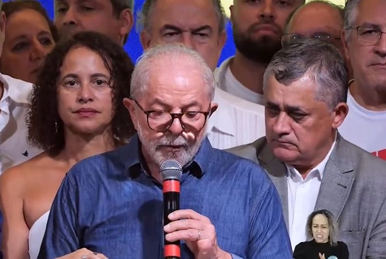 Lula durante su discurso este domingo tras ganar el balotaje 1.jpg