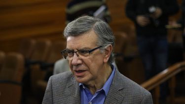 Joaquín Lavín reaparece para apoyar a Cubillos y justificar millonario pago de horas extras
