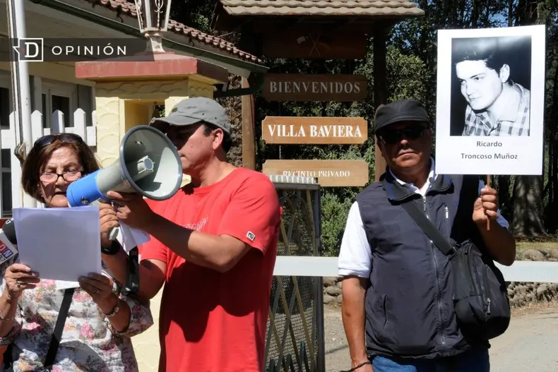 27991 foto de manifestacion afuera de la colonia dignidad.webp